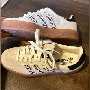 Adidas Samba - Women’s - Size 8 NWT